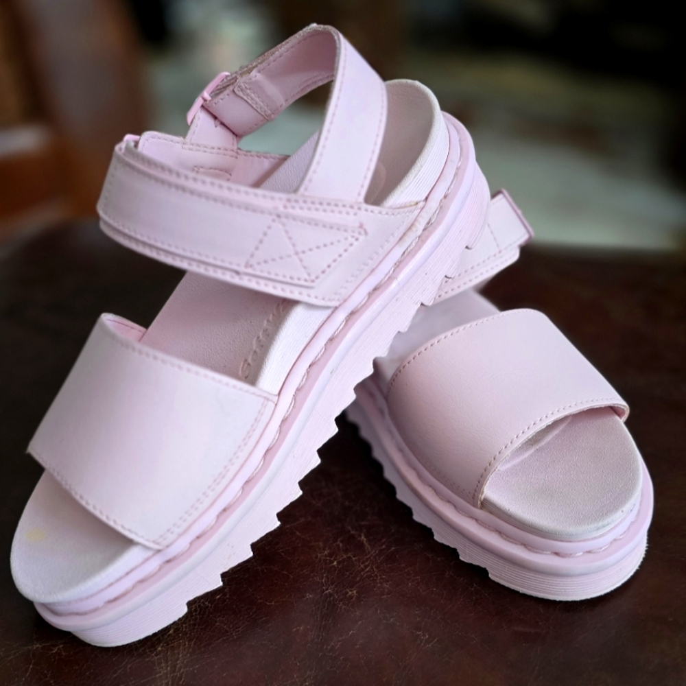 Dr. Martens Voss Women's Ankle Strap Sandal Size 9 EUC